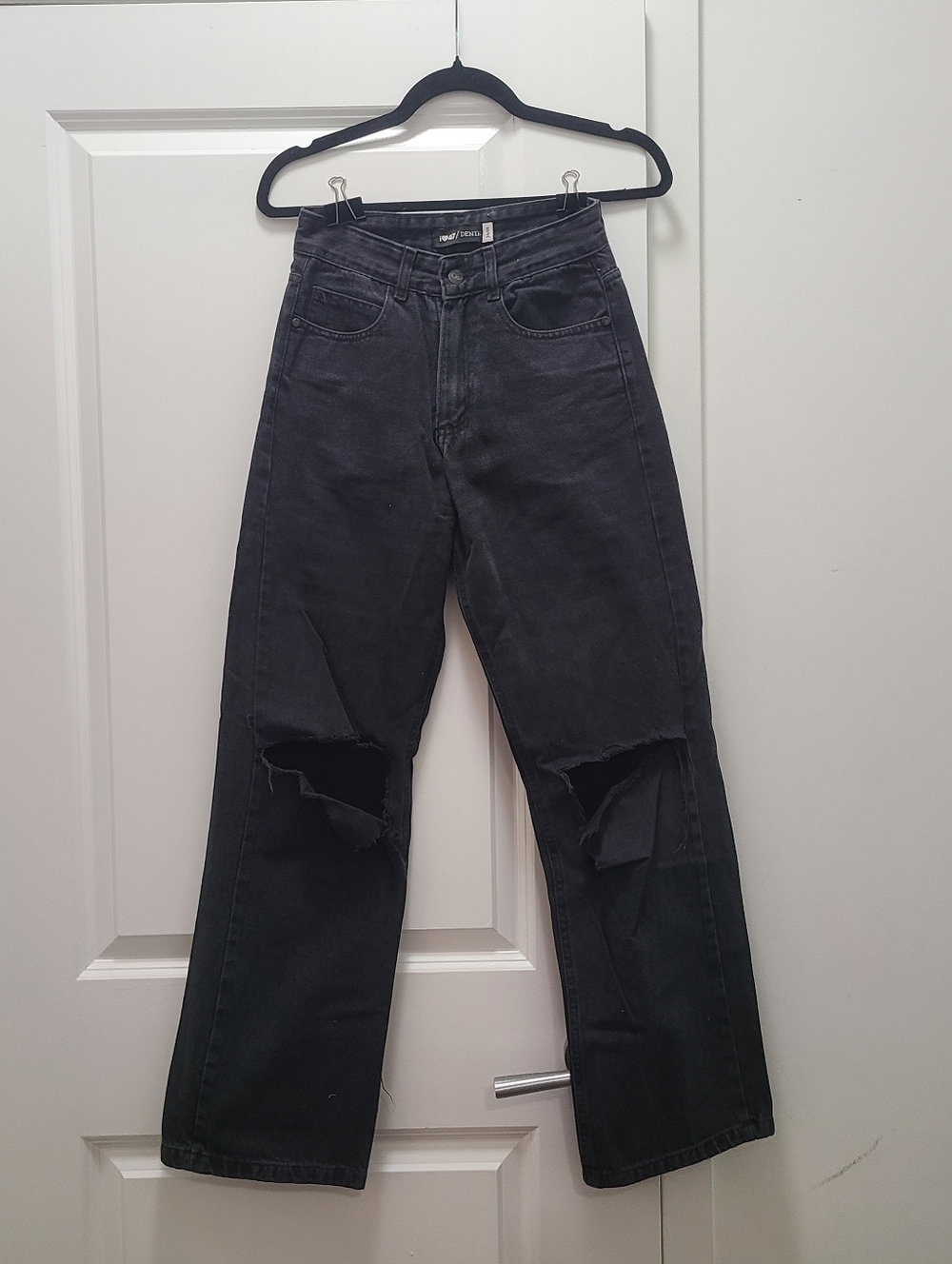 Black Distressed Knee Denim Jeana